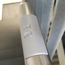 Laden Sie das Bild in den Galerie-Viewer, TAKTIL Handlaufschilder