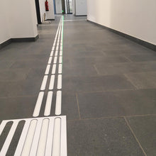 Laden Sie das Bild in den Galerie-Viewer, TAKTIL Bodenindikatoren