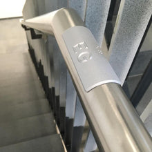 Laden Sie das Bild in den Galerie-Viewer, TAKTIL Handlaufschilder