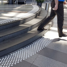 Laden Sie das Bild in den Galerie-Viewer, TAKTIL Bodenindikatoren