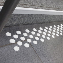 Laden Sie das Bild in den Galerie-Viewer, TAKTIL Treppenstufenmarkierungen