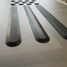 Laden Sie das Bild in den Galerie-Viewer, TAKTIL Bodenindikatoren