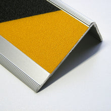 Laden Sie das Bild in den Galerie-Viewer, TAKTIL Treppenstufenmarkierungen