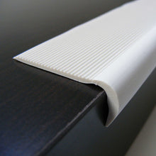 Laden Sie das Bild in den Galerie-Viewer, TAKTIL Treppenstufenmarkierungen